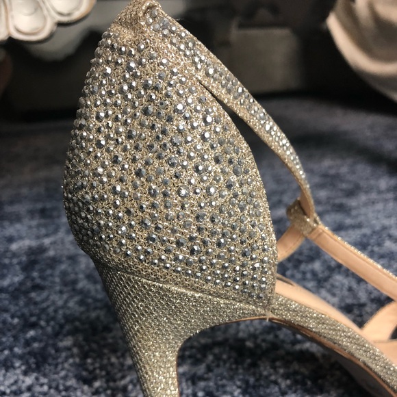 I.N.C. Reese Rhinestone Bow Evening Heels - Picture 6 of 8